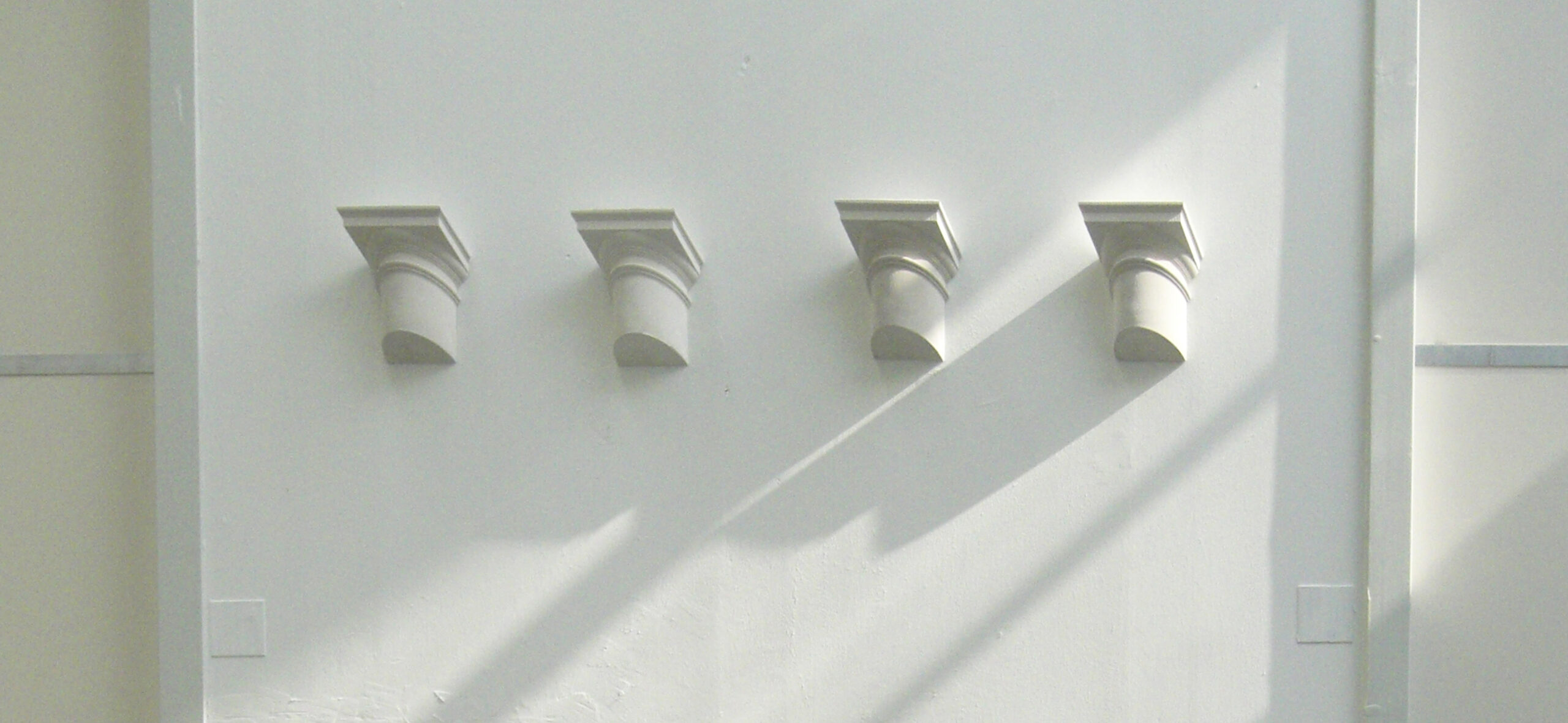 Spatial column capitals