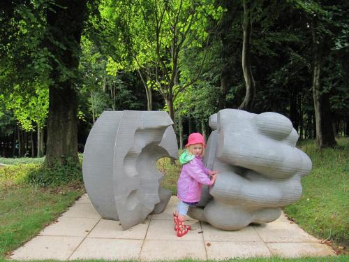 Star and Cloud, Cast aluminium, 140cm (H) 1999, Sculpture at Goodwood, Cass Foundation; image 2014